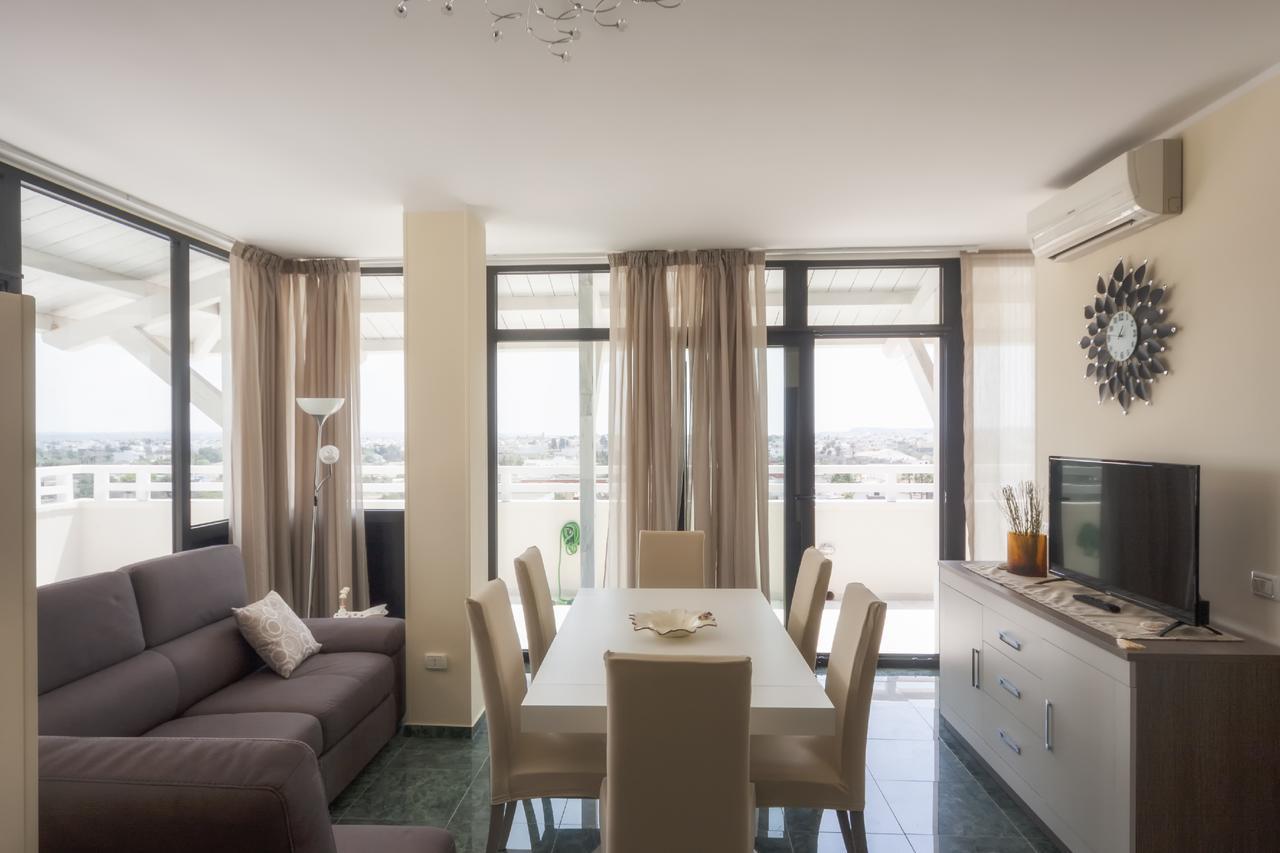 Apartmán Attico Saker Racale Exteriér fotografie