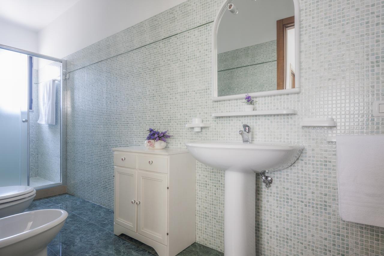 Apartmán Attico Saker Racale Exteriér fotografie