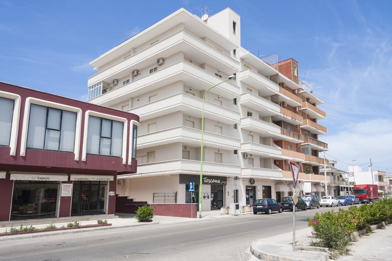 Apartmán Attico Saker Racale Exteriér fotografie